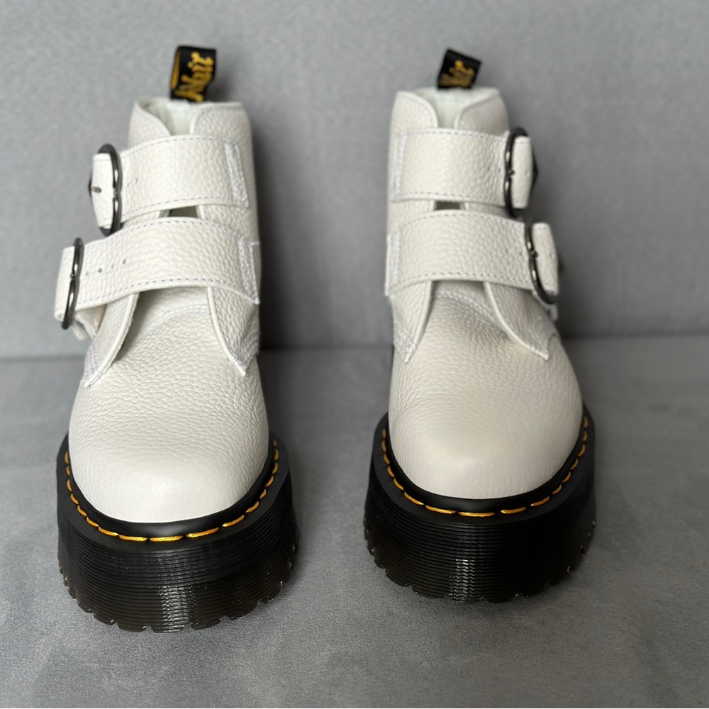 Dr Martens Devon Heart strapped boots - Picture 7 of 9